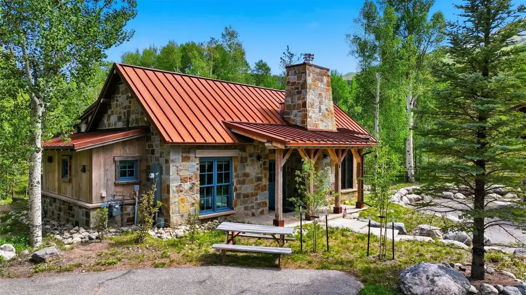 992 S 7th Avenue, Frisco