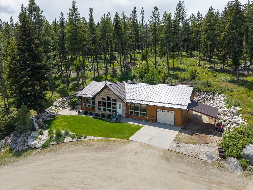 1885 Bad Bear Way, Victor