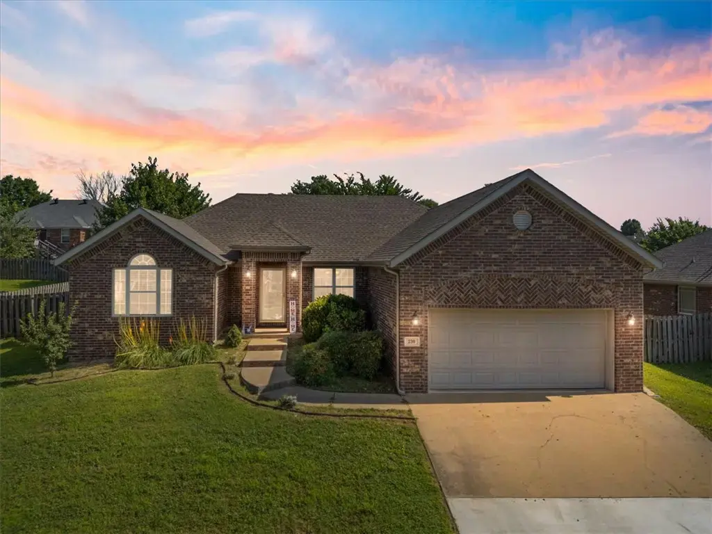 230 Coopers Way, Centerton