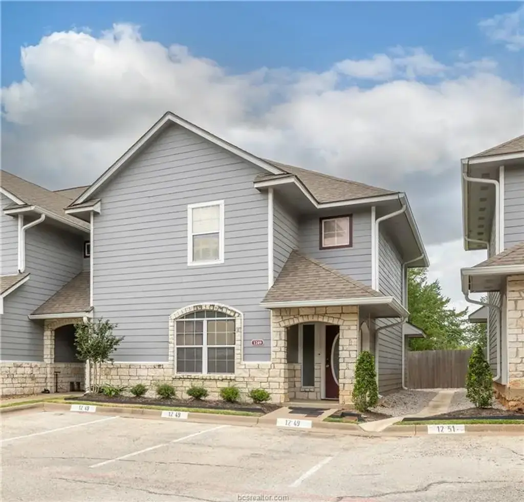 1249 Canyon Creek Circle, College Station