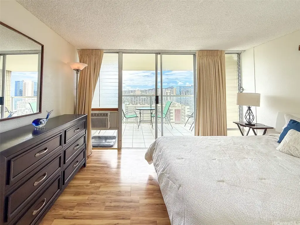 (unit #3001) 445 Seaside Avenue, Honolulu