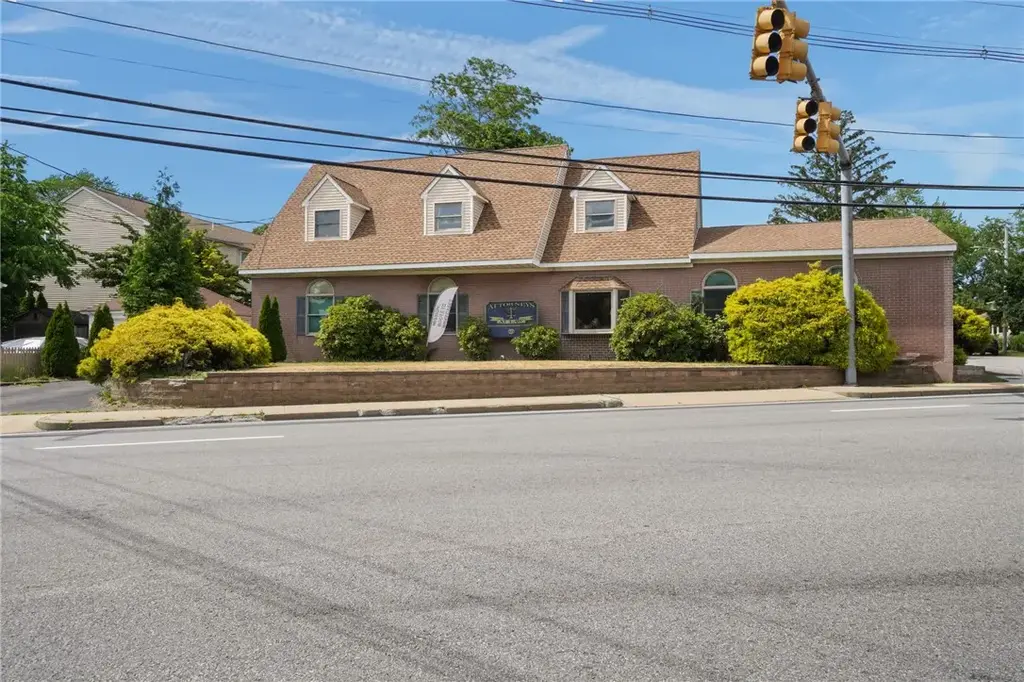 623 Post Rd, Warwick
