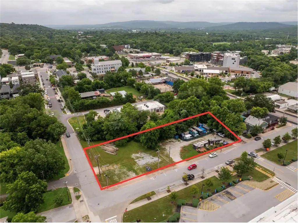 625 W Prairie Street, Fayetteville