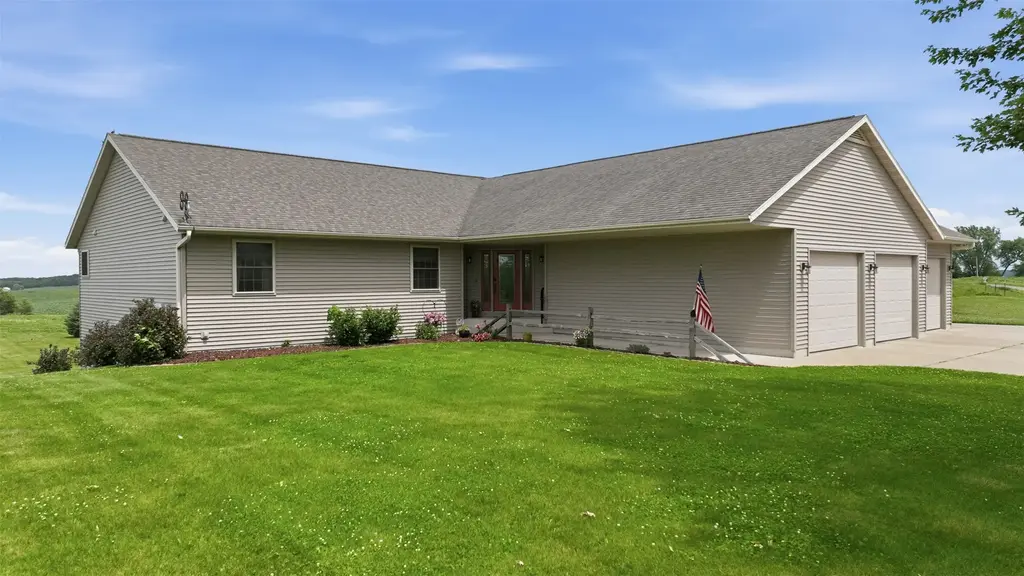 E11910 County Road K, Augusta