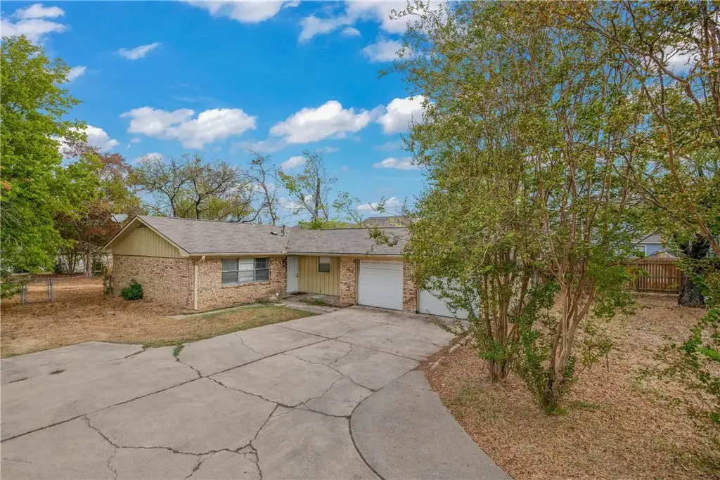 1313 Leacrest Drive, College Station