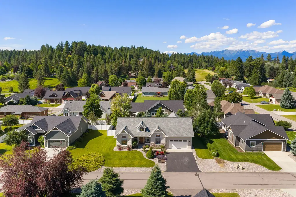 27 Gage Terrace, Bigfork