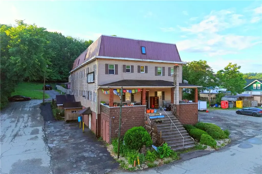 205 3rd Avenue, Sutersville
