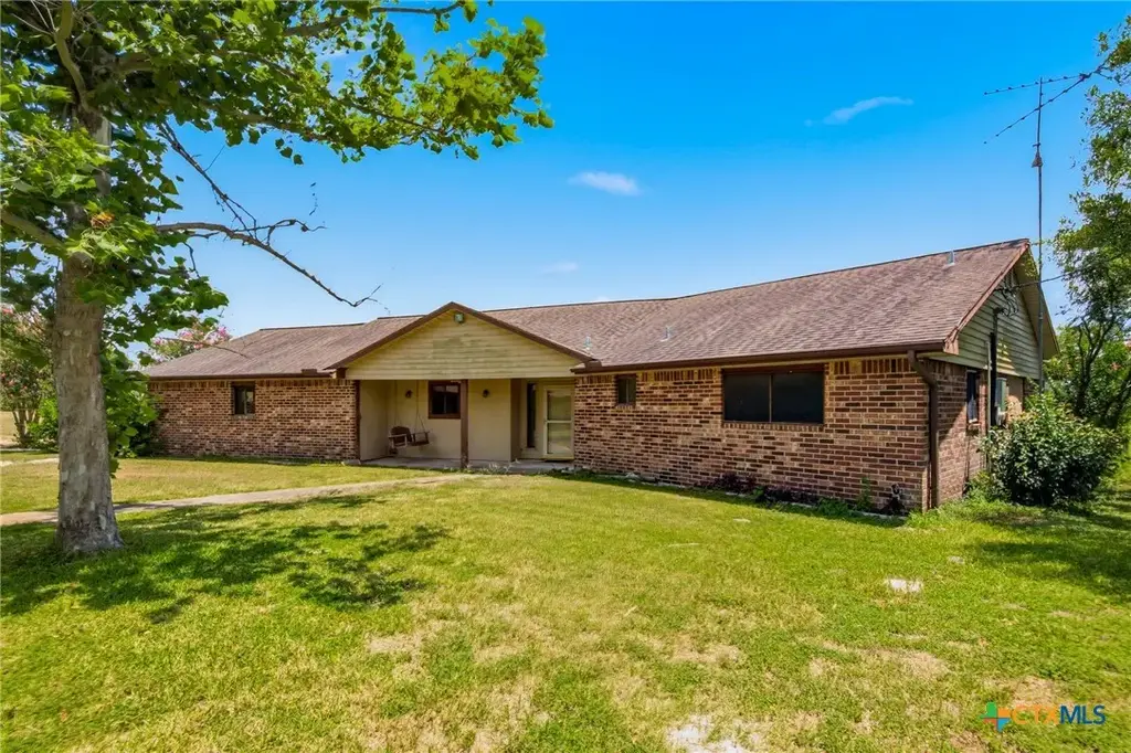 996 Carefree Drive, Victoria