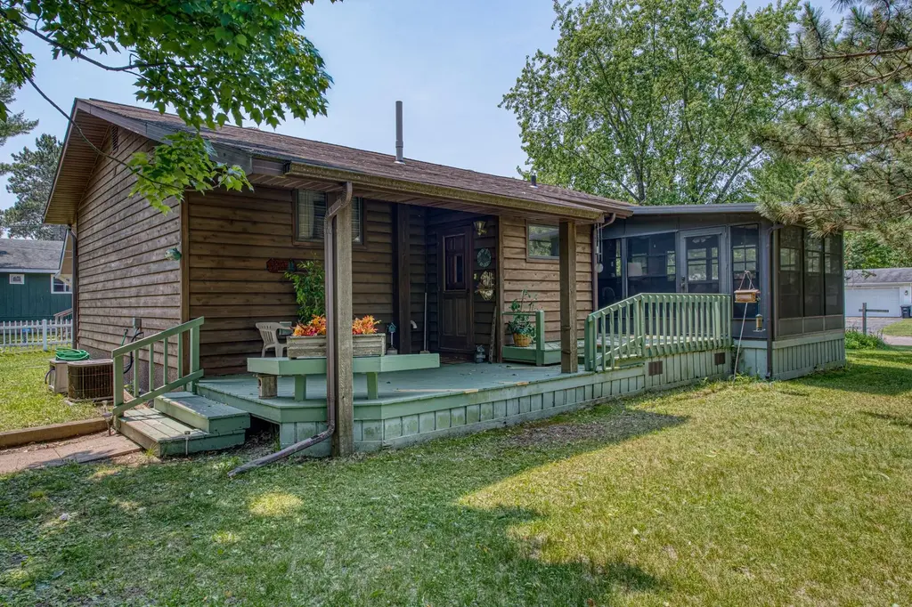 623 Hirzel St N, Eagle River