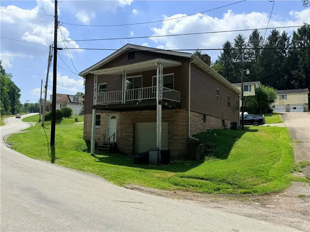 123 New Hill Road , Redstone