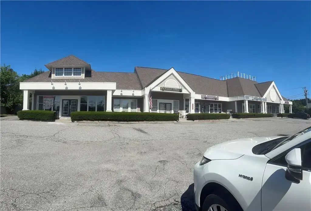 3030 East Main Rd # 3, Portsmouth