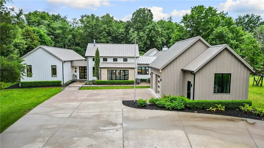 3105 W Howard Nickell Road, Fayetteville