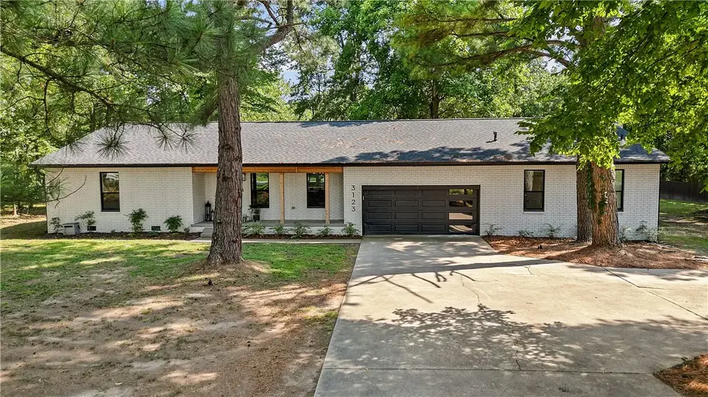 3123 W Howard Nickell Road, Fayetteville