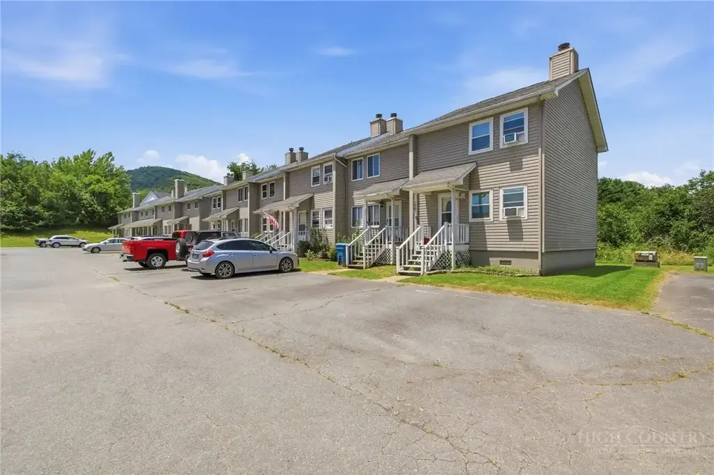 196 Creekside Lane # 3-d, Boone