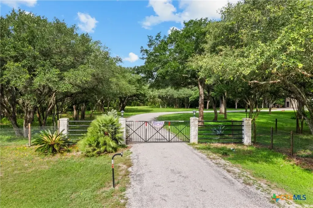 801 Treasure Oaks Road, Inez