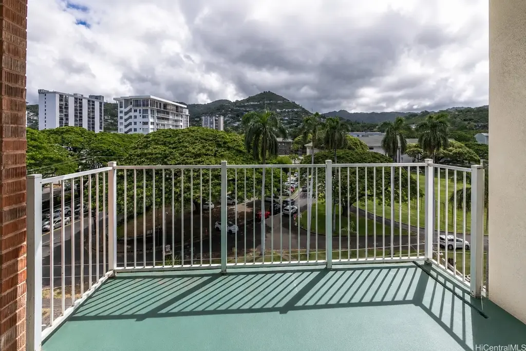 (unit #704) 1535 Punahou Street, Honolulu