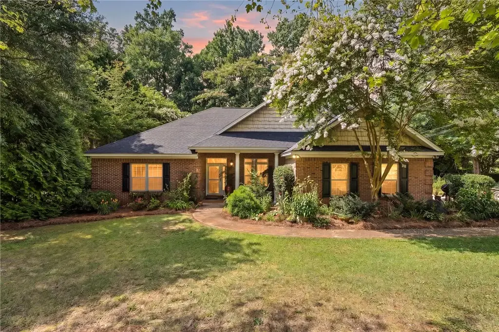 110 N Cedarbrook Dr, Auburn