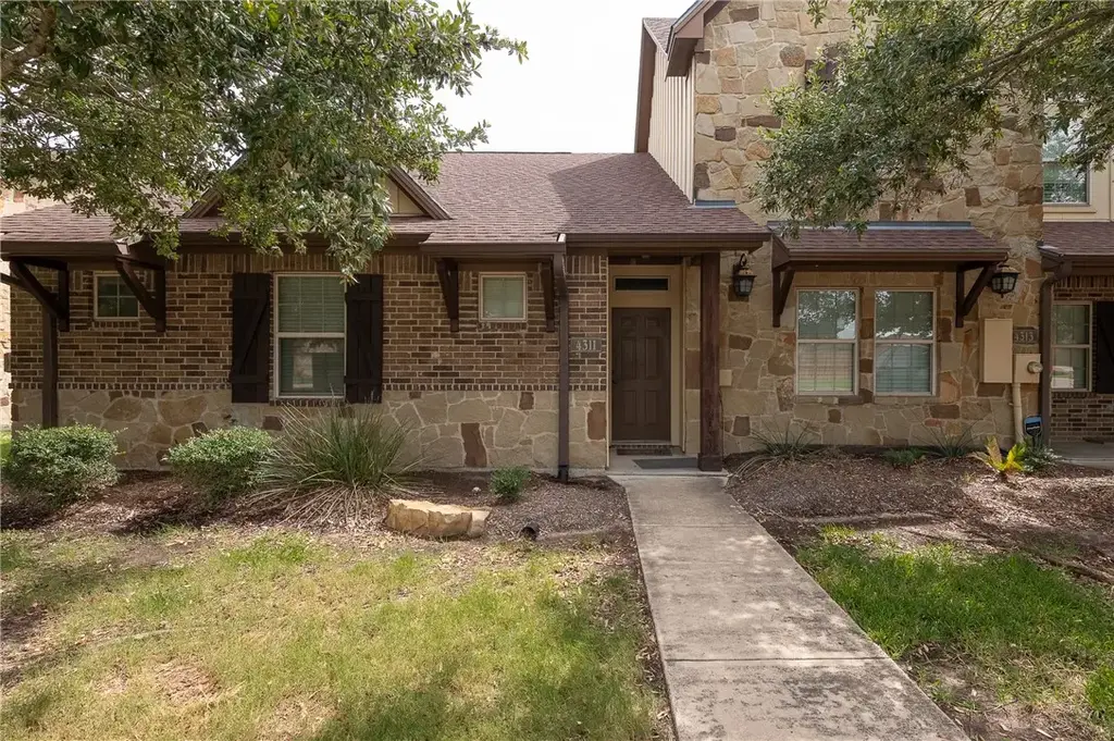 4311 Commando Trail, College Station