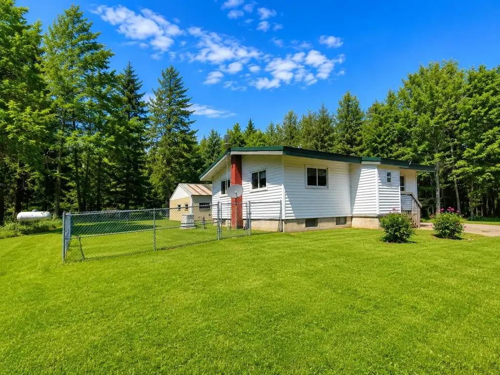 W7860 Cross Rd, Butternut