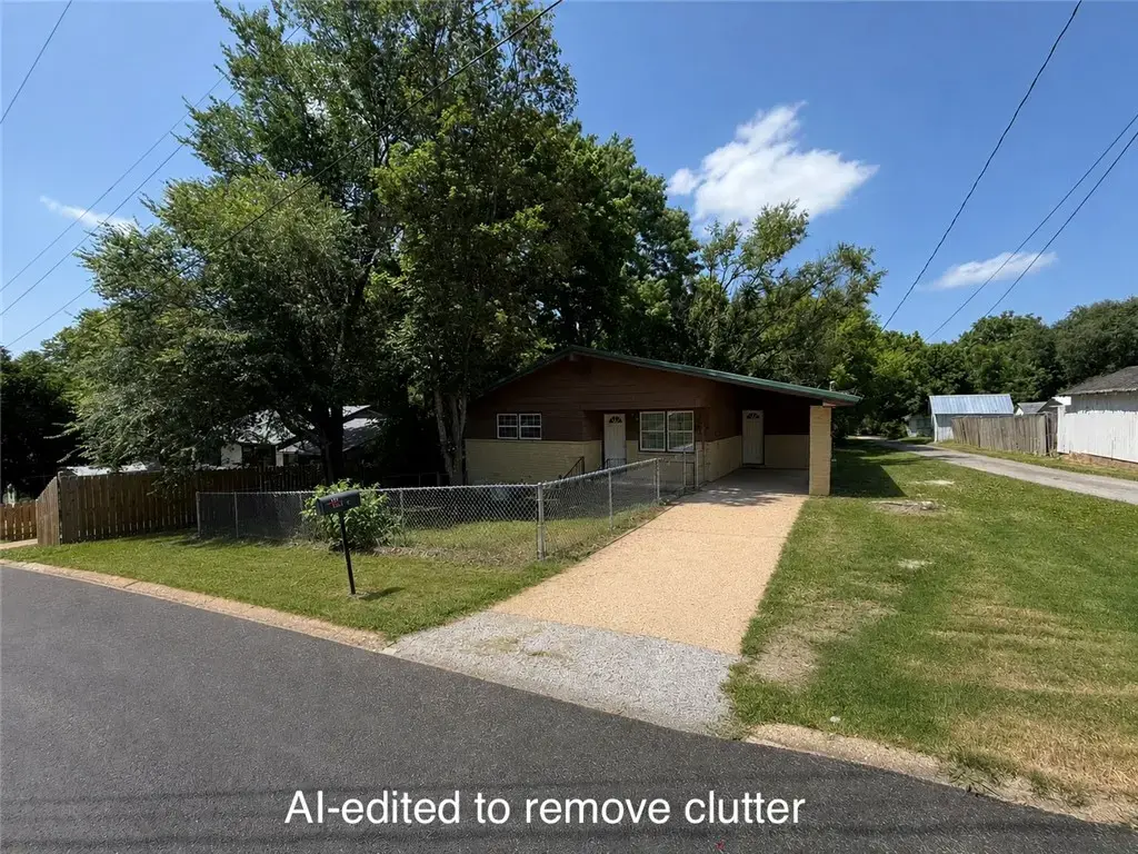 103 E College Avenue, Harrison
