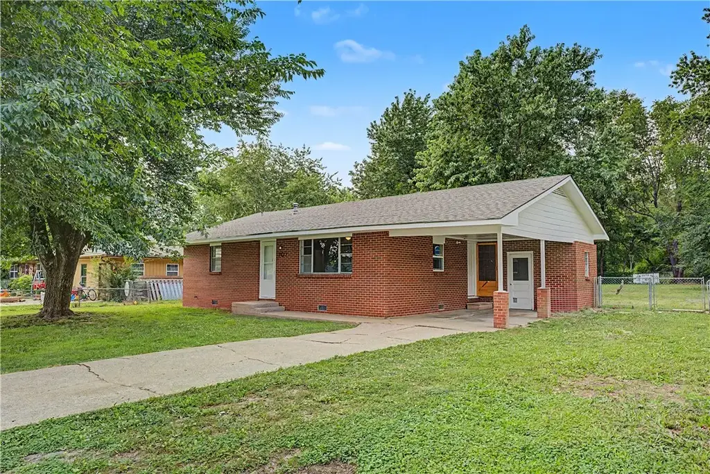 707 E Sumac Street, Rogers