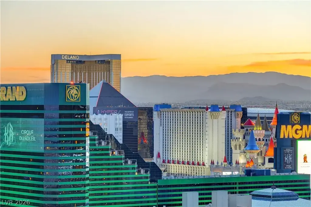 125 E Harmon Avenue 2814/2816, Las Vegas