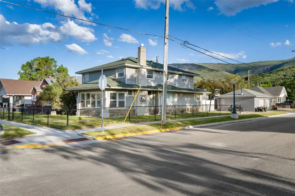 821 W 3rd Street, Anaconda