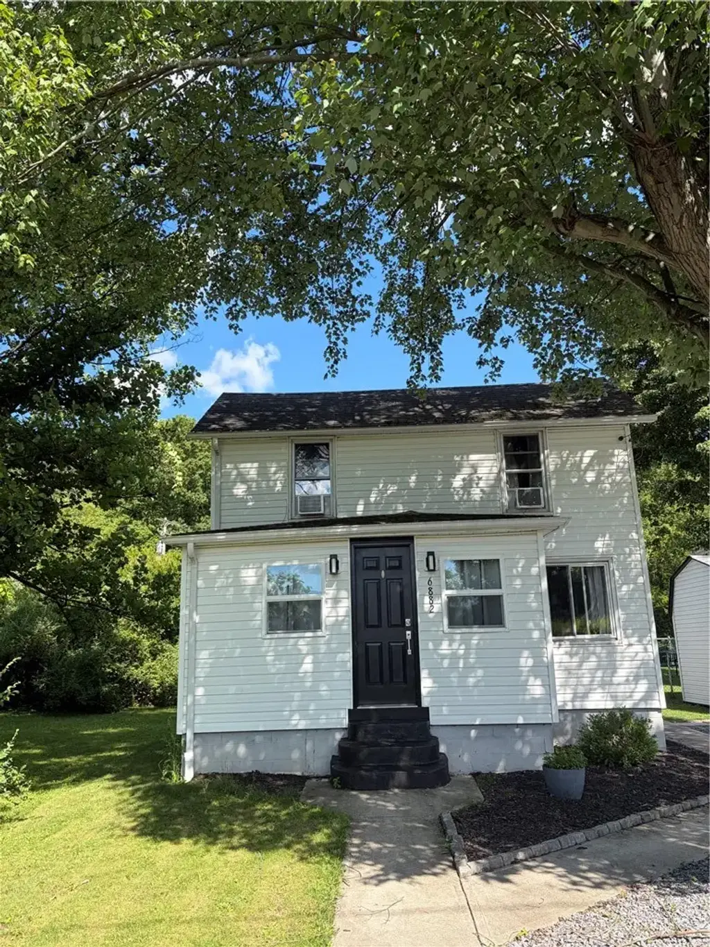 6882 Route 711, St Clair