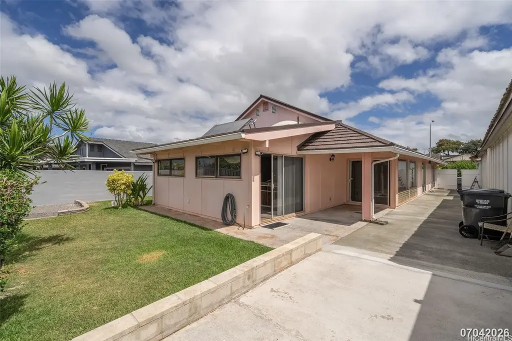 94-1056 Keahua Loop, Waipahu
