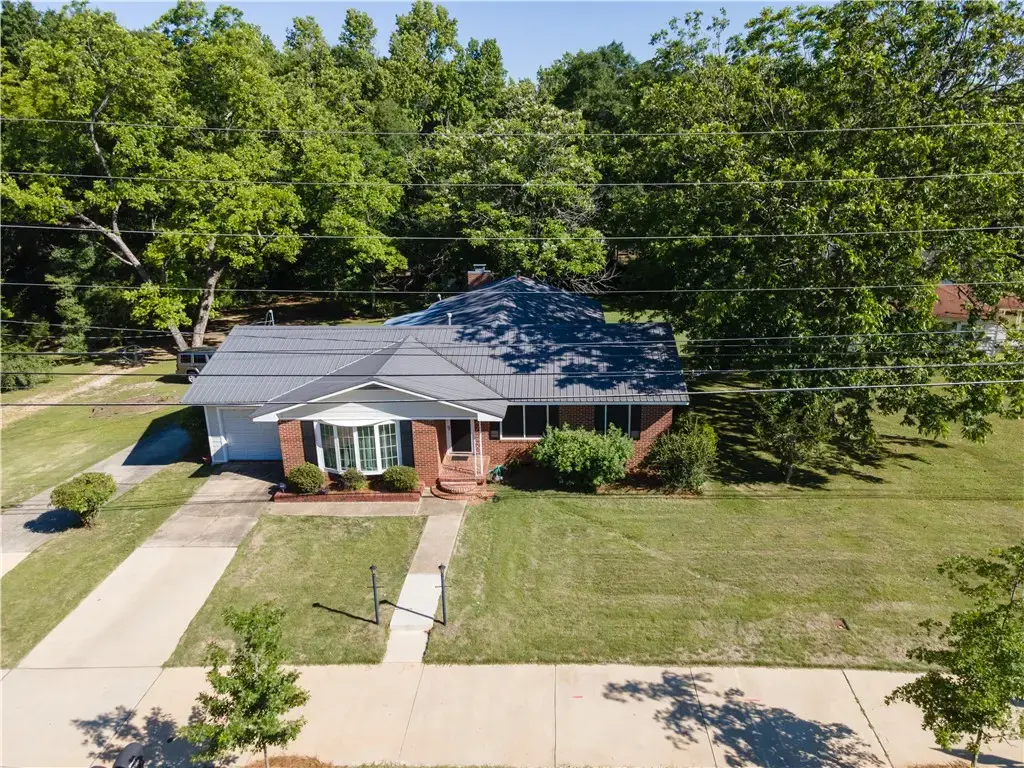 1106 Martin Luther King Dr, Auburn