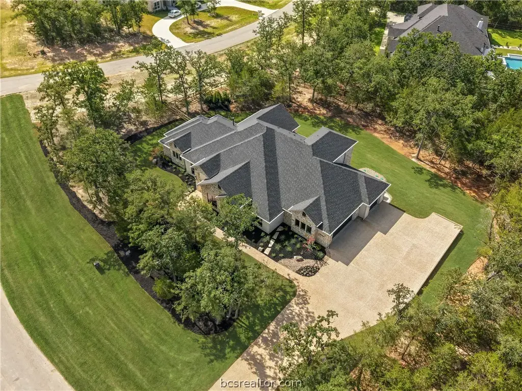 7444 Winema Trail, College Station