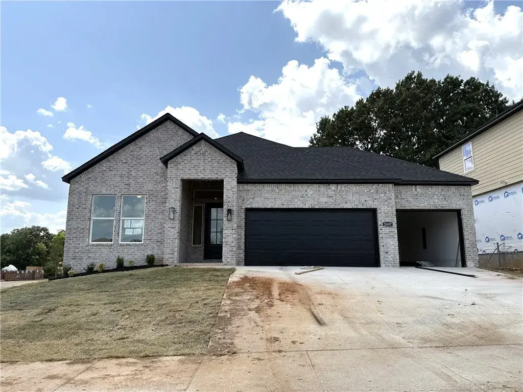 2497 N Glenmoor Drive, Fayetteville