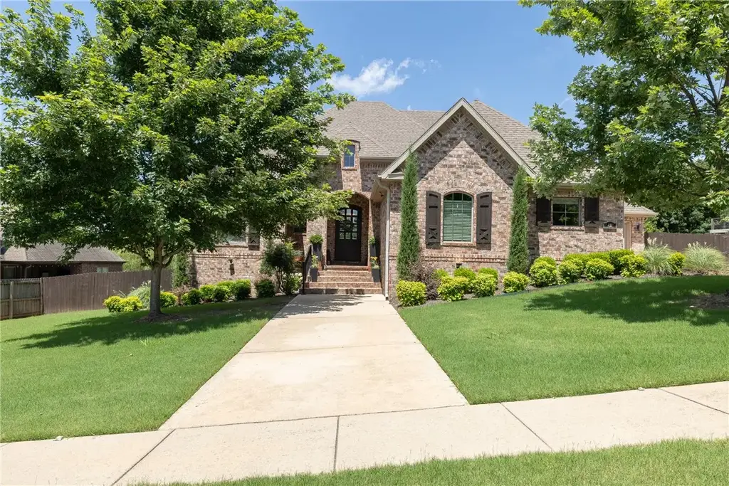 421 N Limestone Drive, Fayetteville