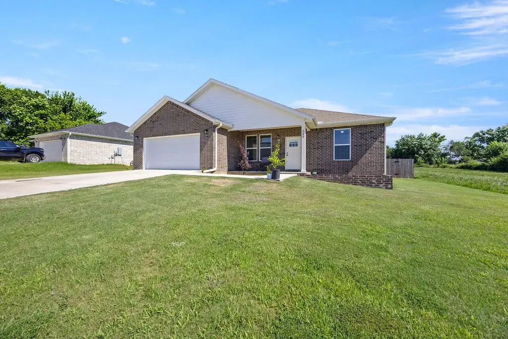239 W Adams Street, Lincoln