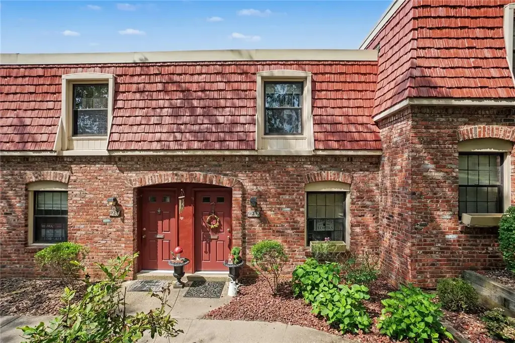 1232 Pennsbury Boulevard , Pennsbury