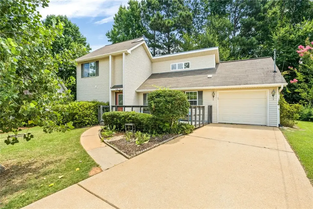 838 Andrews Ct, Auburn