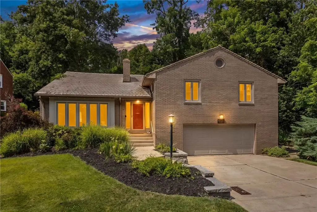 650 Scrubgrass Road , Mt Lebanon