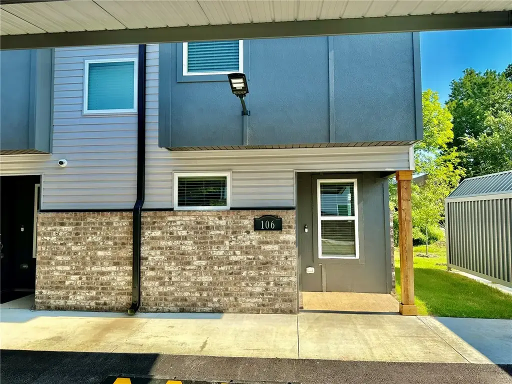 911 N Rupple Road 106, Fayetteville