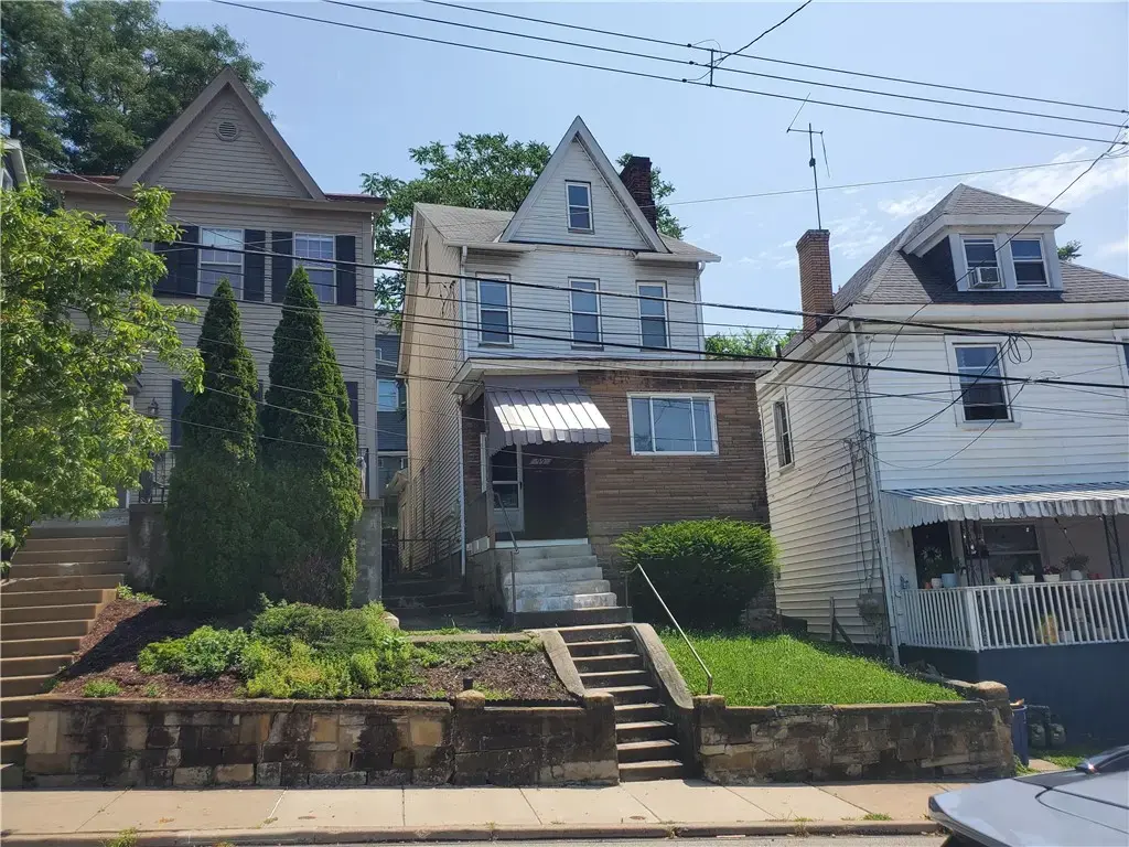 99 Southern Avenue , Mt Washington