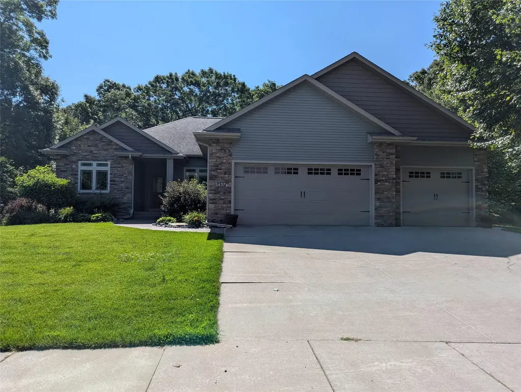 5437 Benjamin Street, Eau Claire