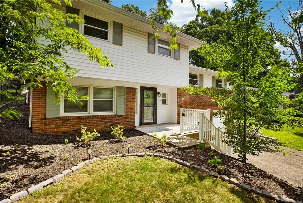 121 Jamestown Road , Moon/Crescent