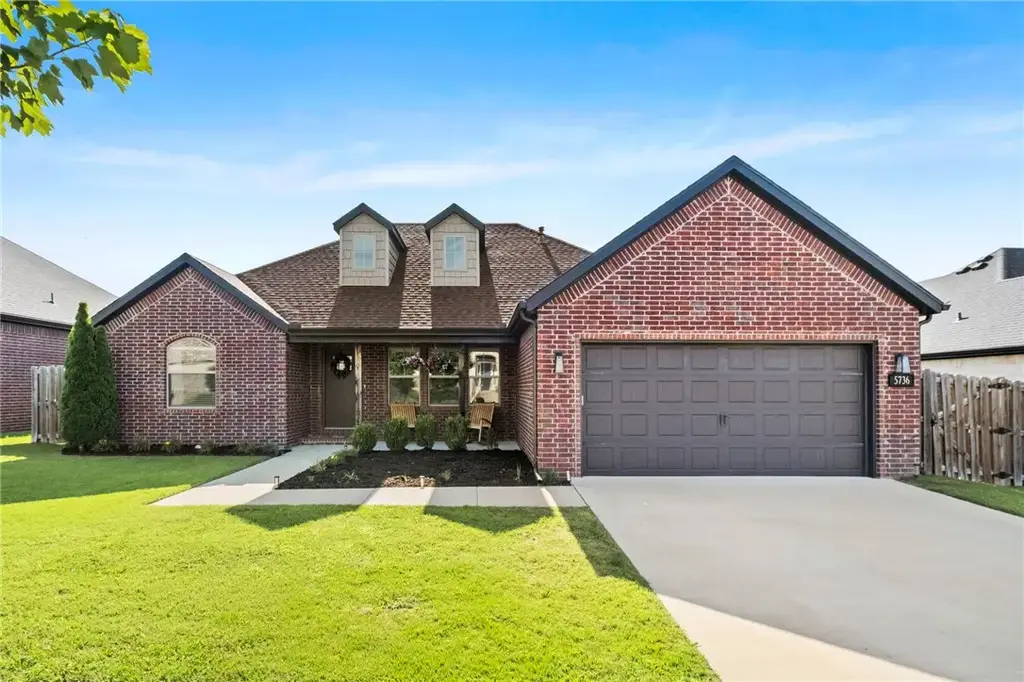 5736 W Cane Hill Drive, Fayetteville