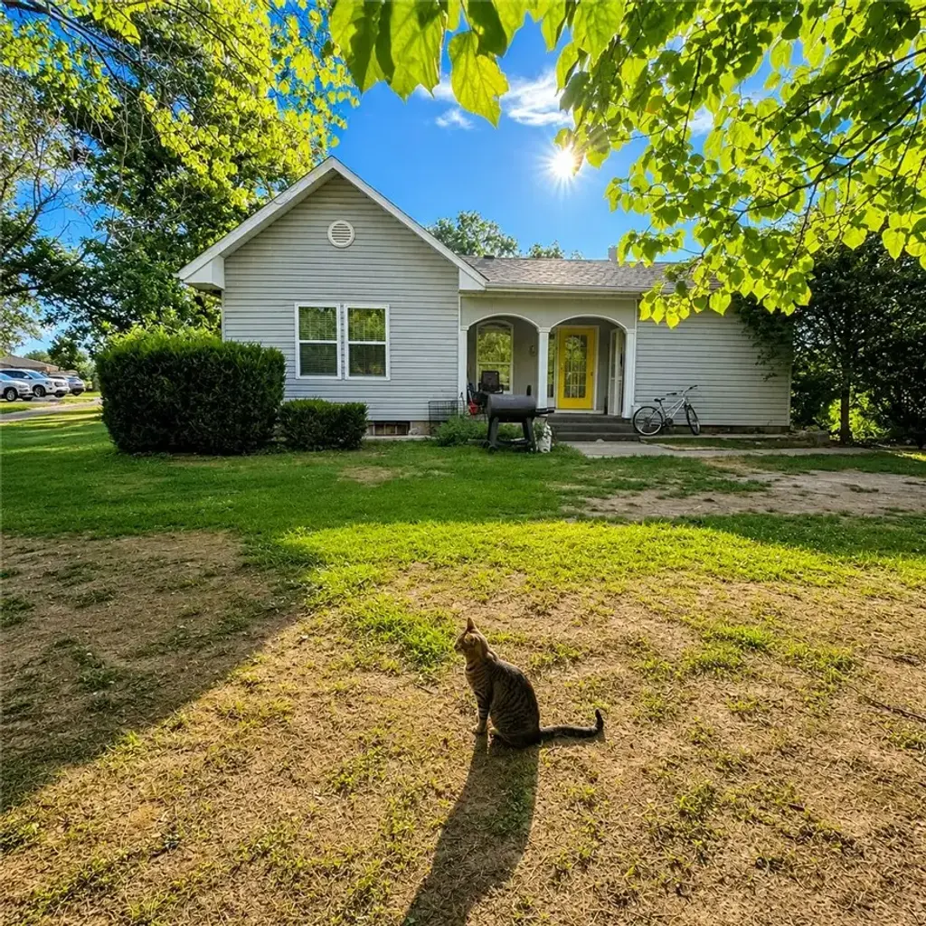 1008 N D Street, Rogers