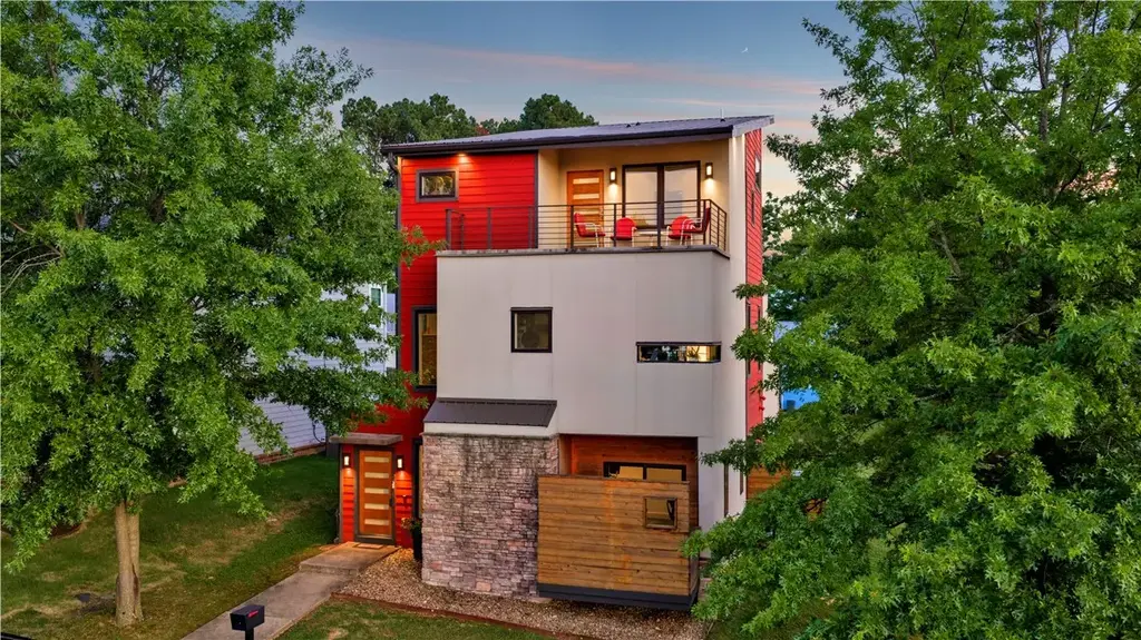 615 W North Street, Fayetteville