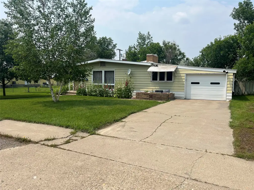822 Second Street, Big Sandy