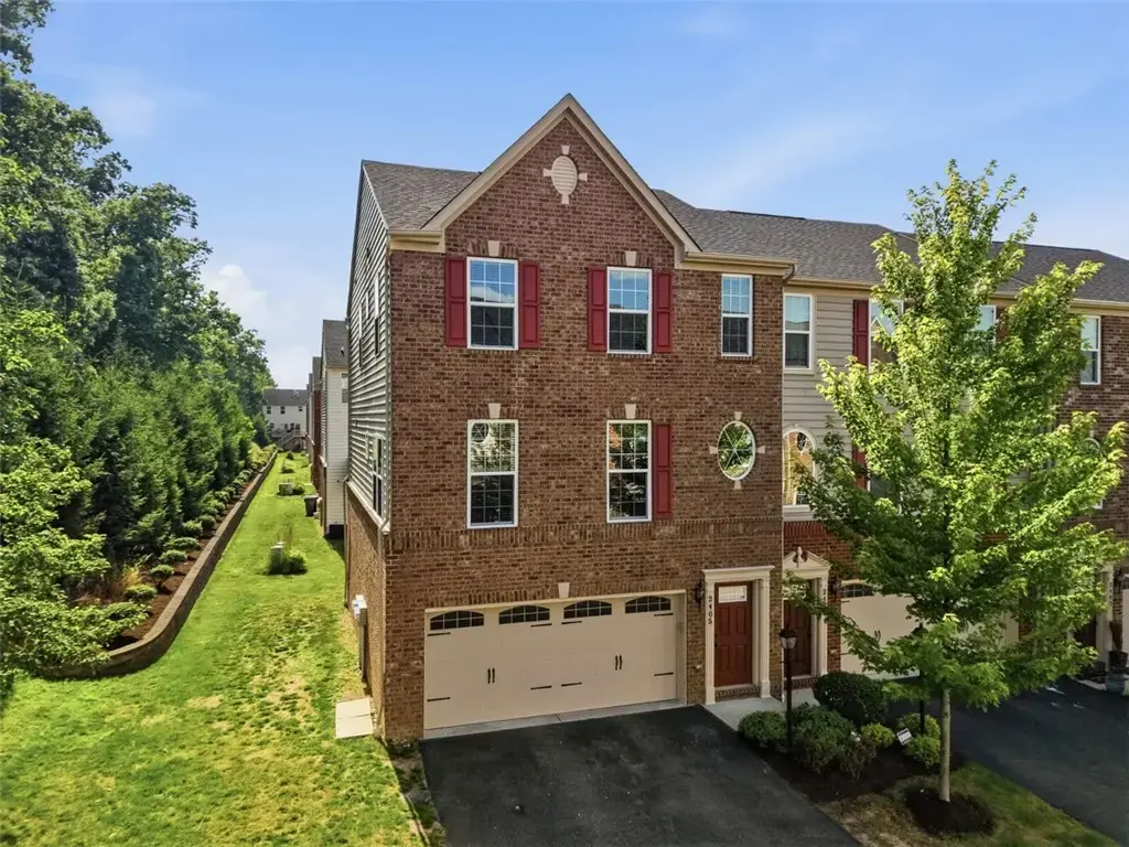2405 Pointe View Drive , Adams