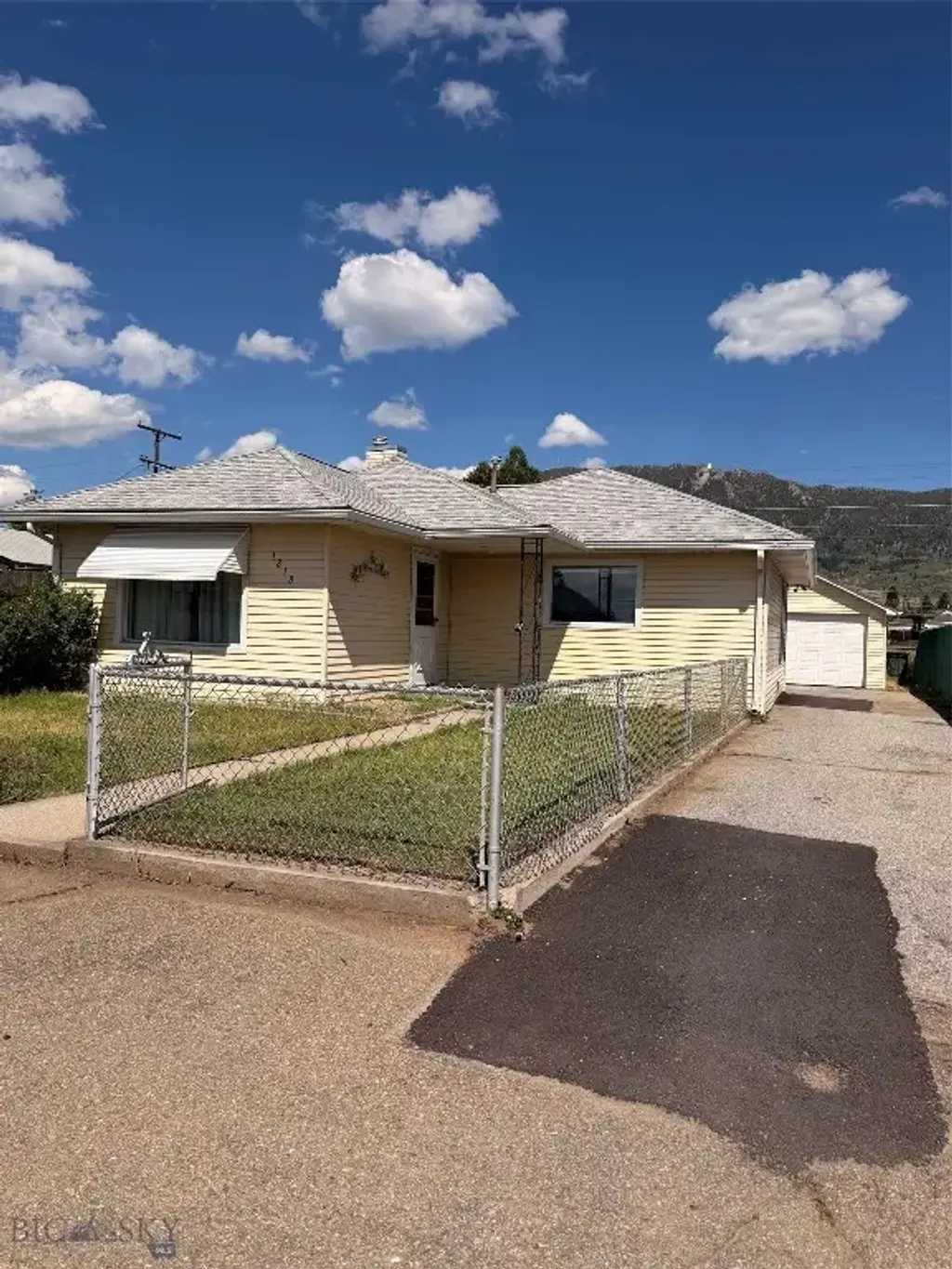 1818 Stuart, Butte
