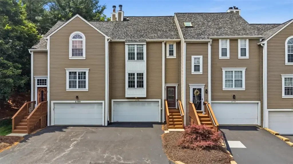 2736 Meadowcrest Court , Franklin Park