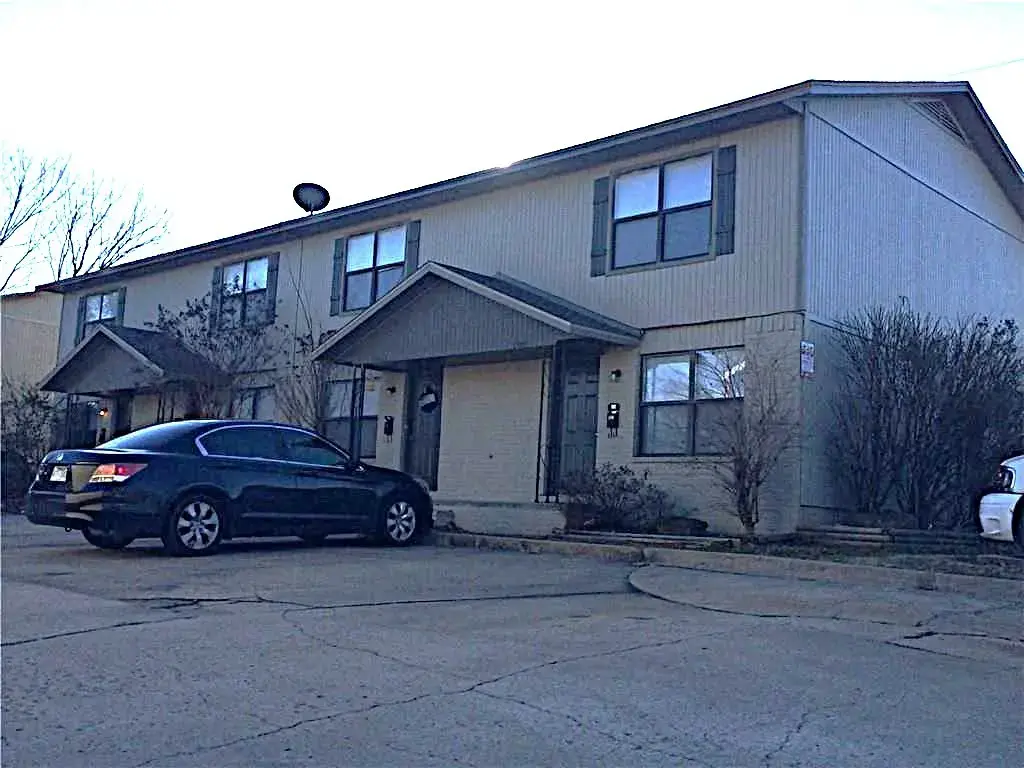 1057 W Eagle, Fayetteville