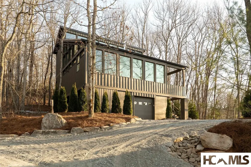 205 Autumn Valley Lane, Scaly Mountain